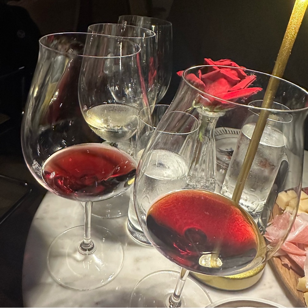 Meet your Posher, Tracy 👋🏻🛍️🐈🤩❤️ - Picture 3 of 3